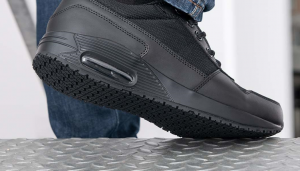 Giày bảo hộ chống trơn trượt